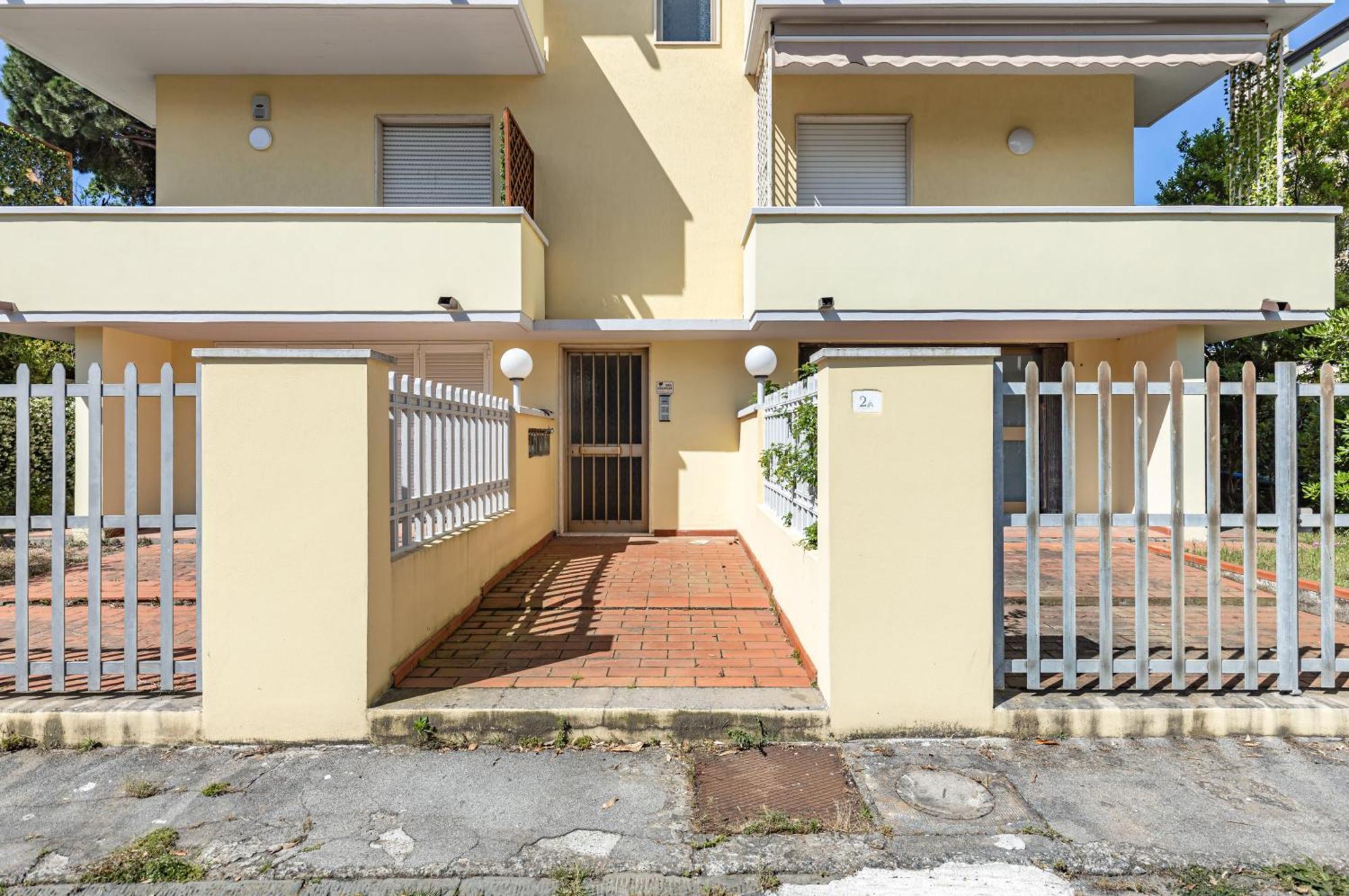 Comfy Apartment With Private Parking Near The Beach! Viareggio Eksteriør bilde